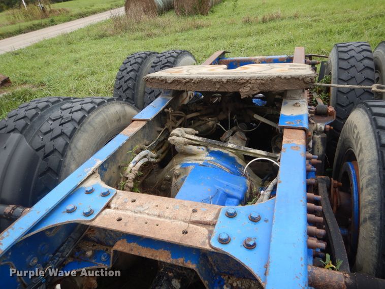 image for item FI9672 2006 Freightliner FLD semi truck