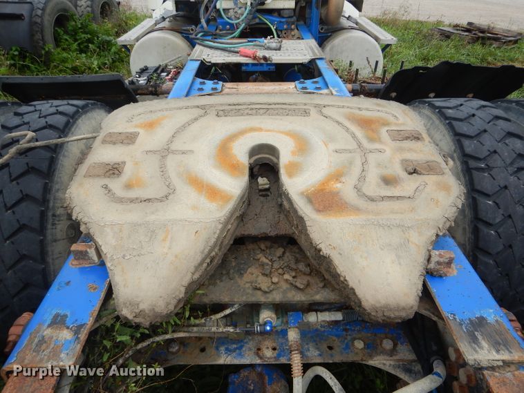 image for item FI9672 2006 Freightliner FLD semi truck