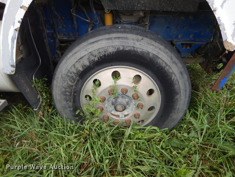 image for item FI9672 2006 Freightliner FLD semi truck