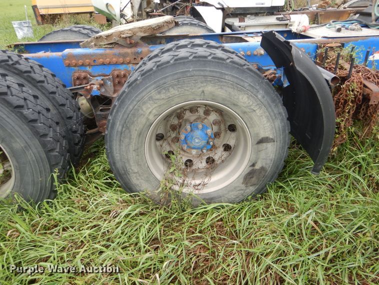 image for item FI9672 2006 Freightliner FLD semi truck