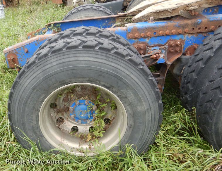 image for item FI9672 2006 Freightliner FLD semi truck