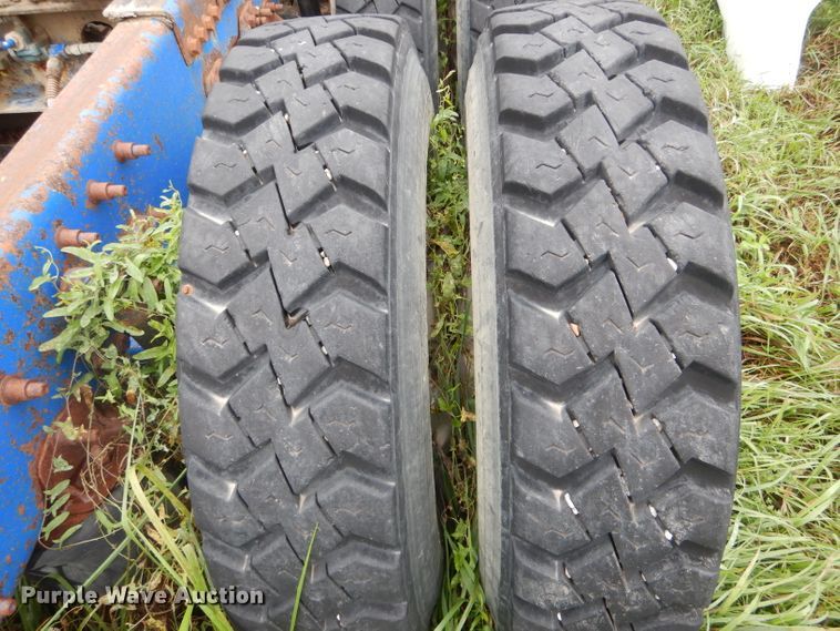 image for item FI9672 2006 Freightliner FLD semi truck