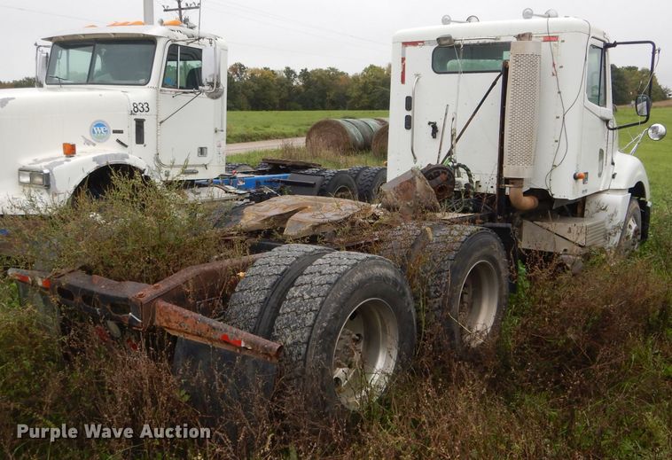 image for item FI9673 2004 Freightliner Columbia semi truck