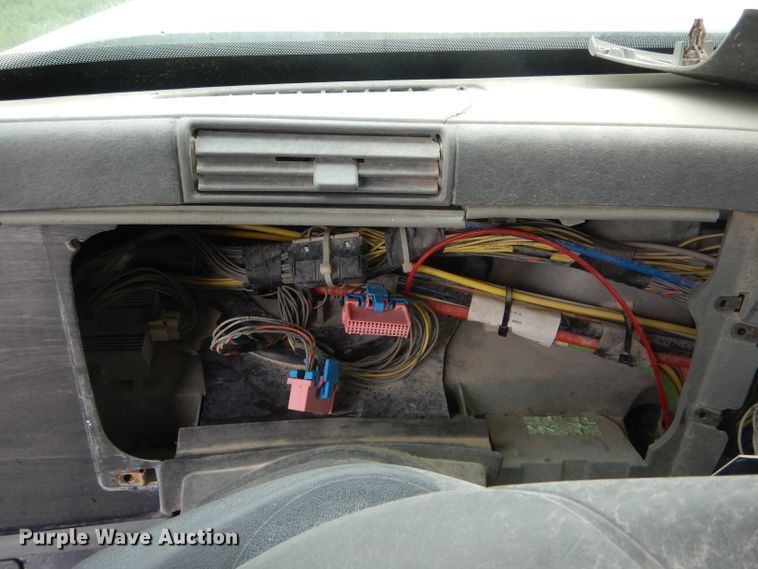 image for item FI9673 2004 Freightliner Columbia semi truck