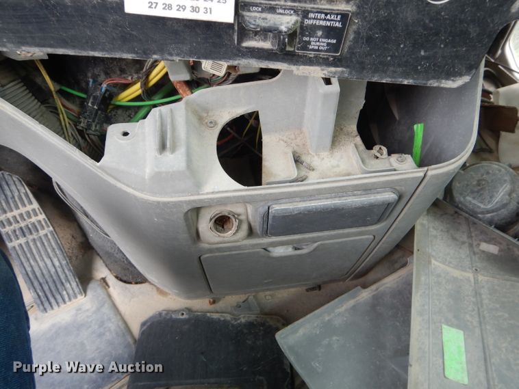 image for item FI9673 2004 Freightliner Columbia semi truck