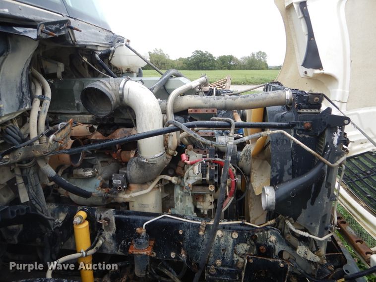 image for item FI9673 2004 Freightliner Columbia semi truck