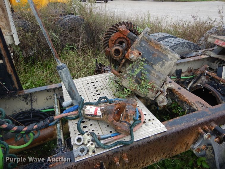 image for item FI9673 2004 Freightliner Columbia semi truck