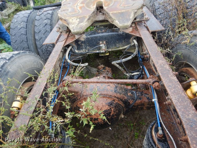 image for item FI9673 2004 Freightliner Columbia semi truck