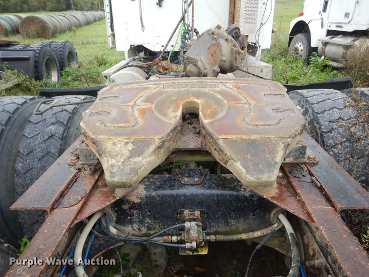 image for item FI9673 2004 Freightliner Columbia semi truck