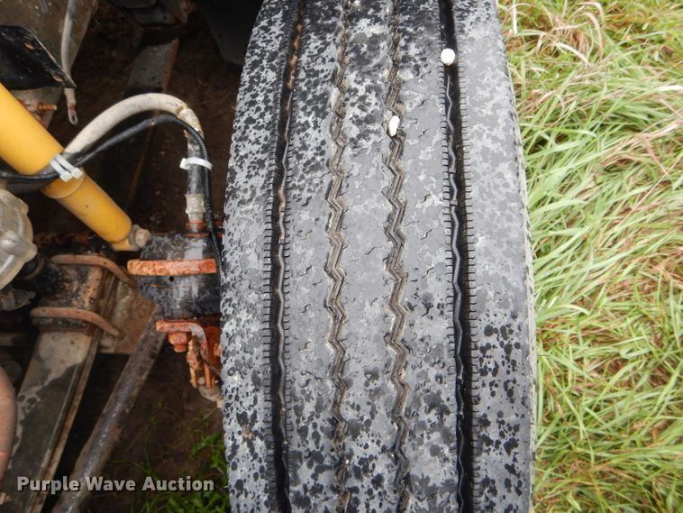 image for item FI9673 2004 Freightliner Columbia semi truck