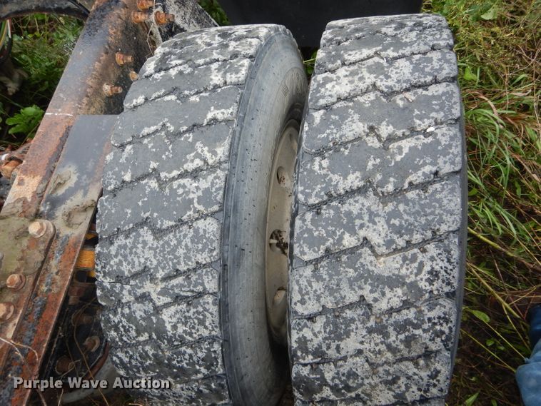 image for item FI9673 2004 Freightliner Columbia semi truck