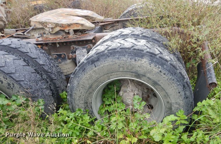 image for item FI9673 2004 Freightliner Columbia semi truck