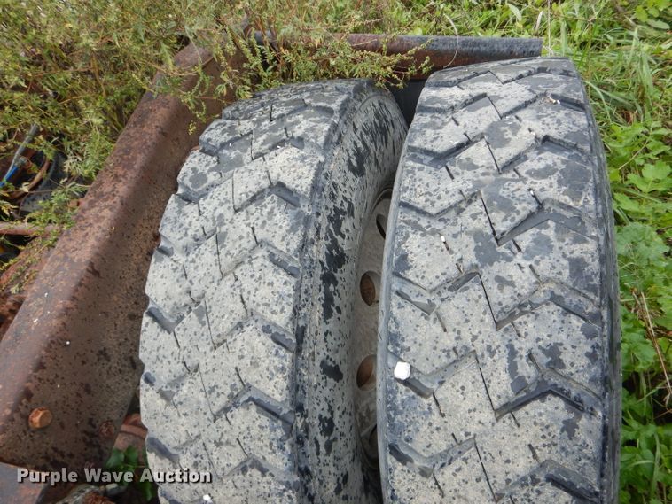 image for item FI9673 2004 Freightliner Columbia semi truck