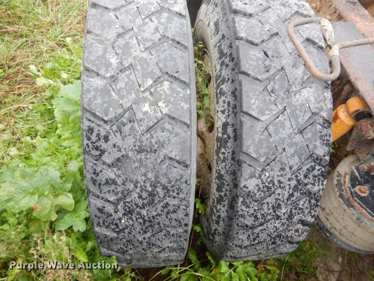 image for item FI9673 2004 Freightliner Columbia semi truck