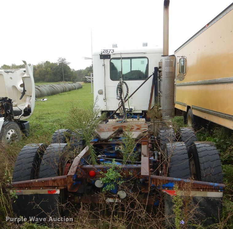 image for item FI9674 2008 Freightliner FLD semi truck