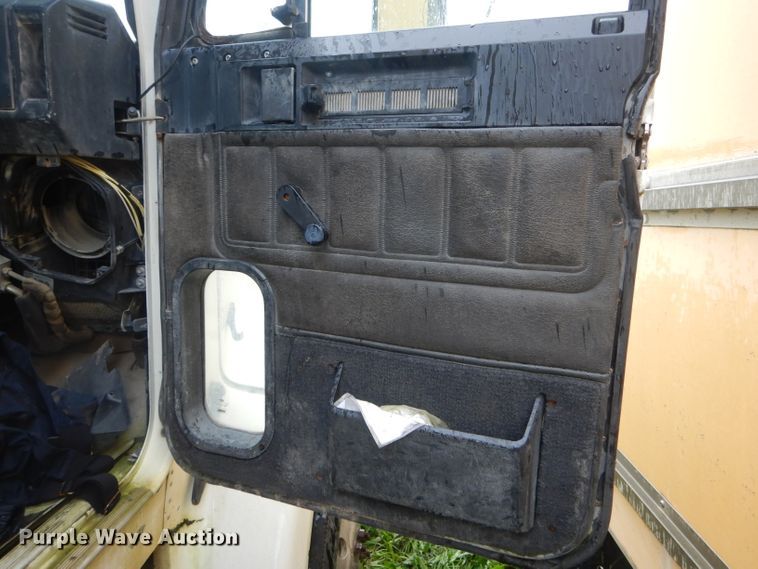 image for item FI9674 2008 Freightliner FLD semi truck