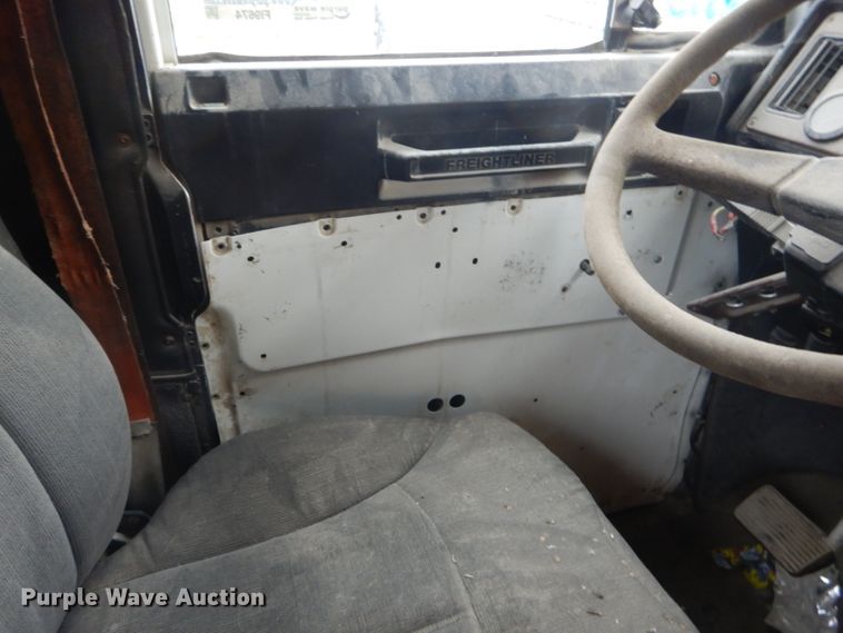 image for item FI9674 2008 Freightliner FLD semi truck