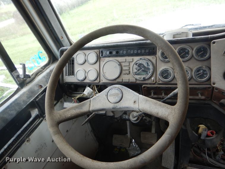 image for item FI9674 2008 Freightliner FLD semi truck