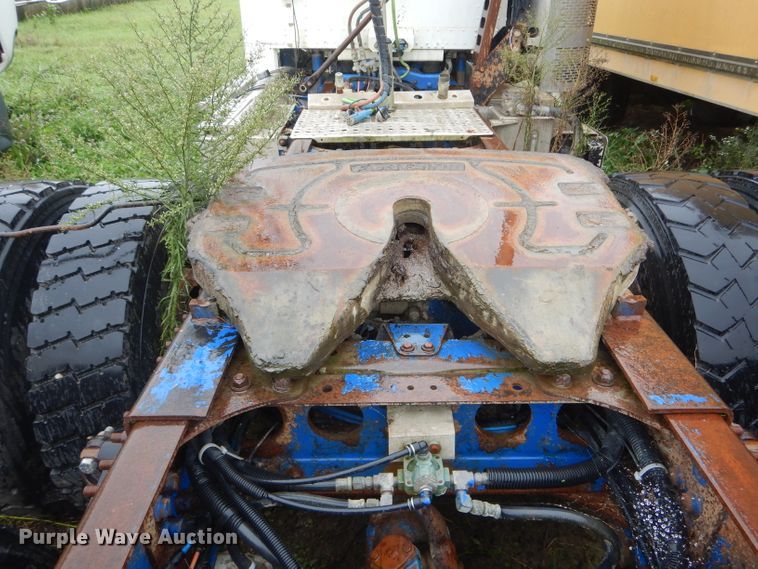 image for item FI9674 2008 Freightliner FLD semi truck