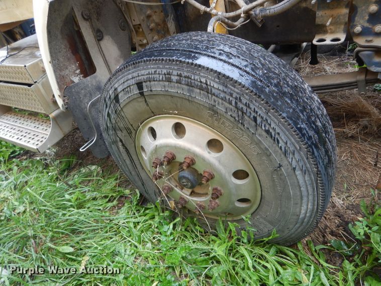 image for item FI9674 2008 Freightliner FLD semi truck