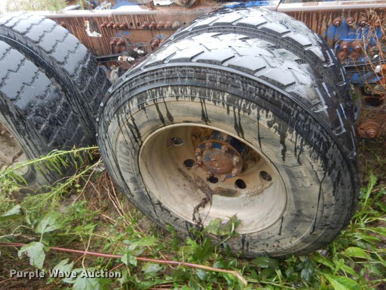 image for item FI9674 2008 Freightliner FLD semi truck