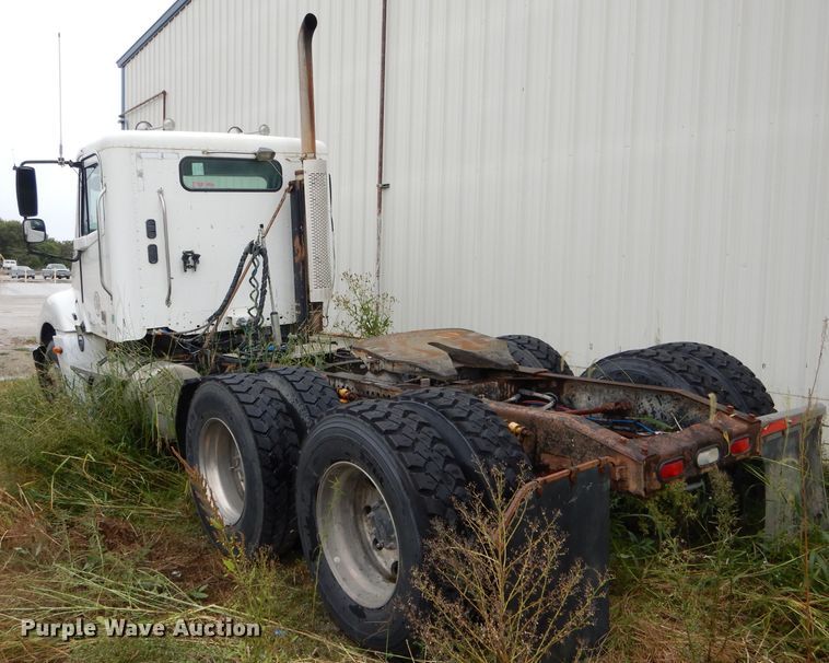image for item FI9679 2004 Freightliner Columbia semi truck