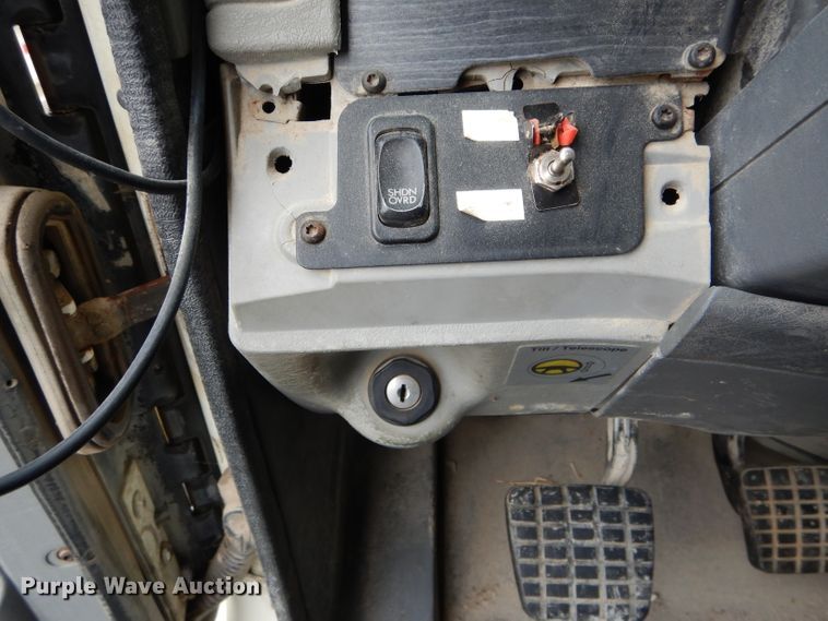 image for item FI9679 2004 Freightliner Columbia semi truck