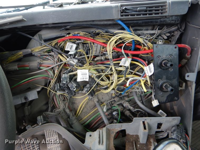 image for item FI9679 2004 Freightliner Columbia semi truck