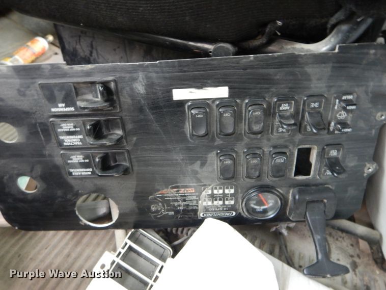 image for item FI9679 2004 Freightliner Columbia semi truck