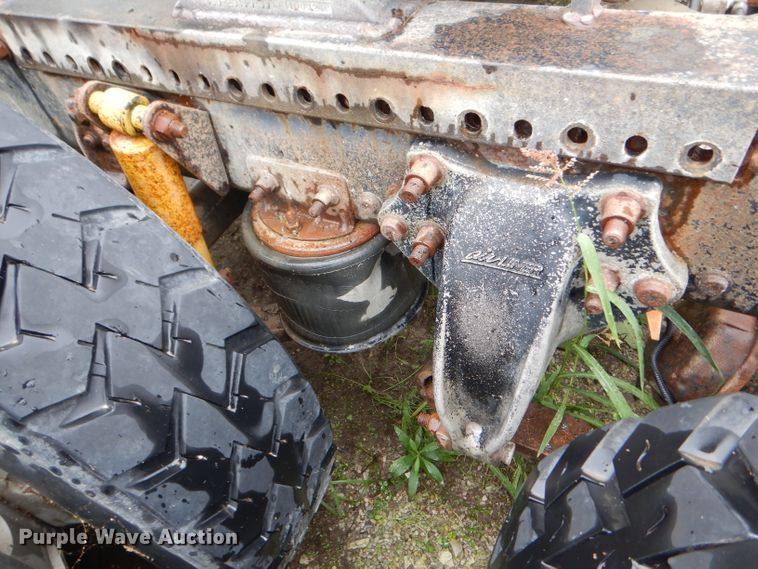 image for item FI9679 2004 Freightliner Columbia semi truck