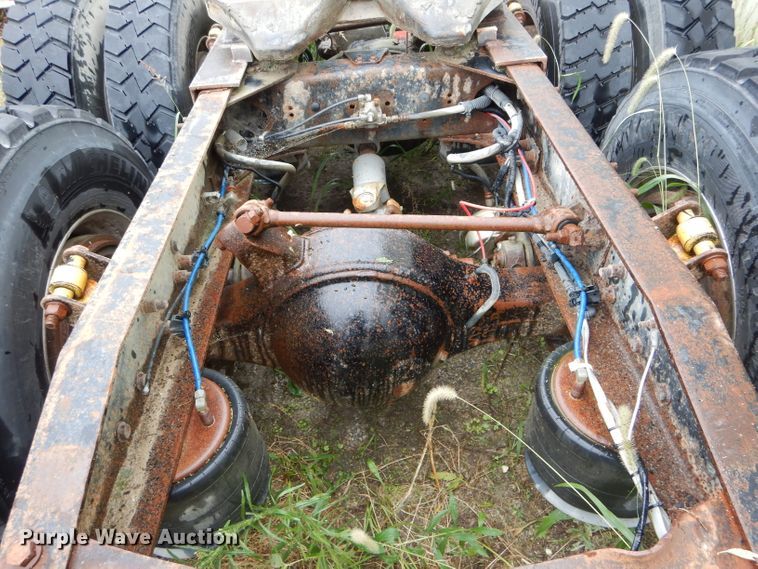 image for item FI9679 2004 Freightliner Columbia semi truck