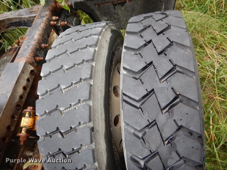 image for item FI9679 2004 Freightliner Columbia semi truck