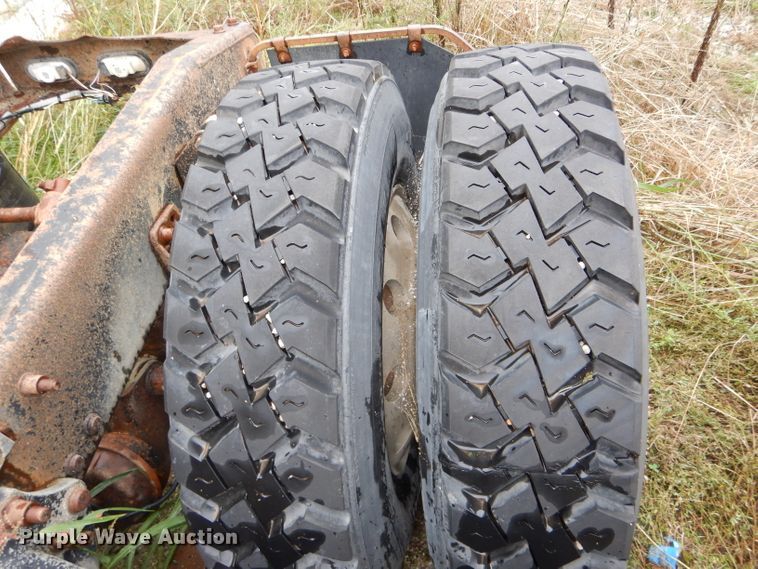 image for item FI9679 2004 Freightliner Columbia semi truck