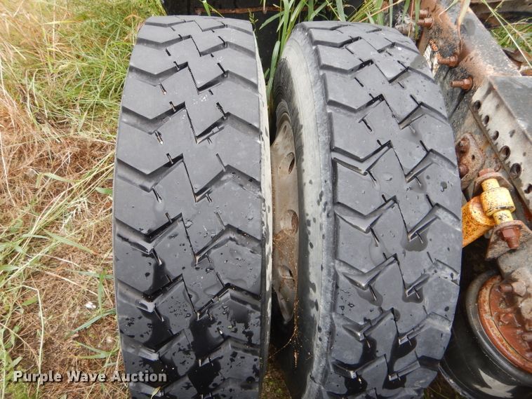 image for item FI9679 2004 Freightliner Columbia semi truck