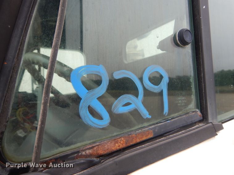 image for item FI9679 2004 Freightliner Columbia semi truck