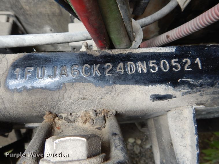 image for item FI9679 2004 Freightliner Columbia semi truck