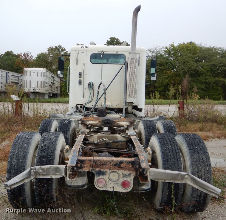 image for item FI9681 2003 Freightliner Columbia semi truck