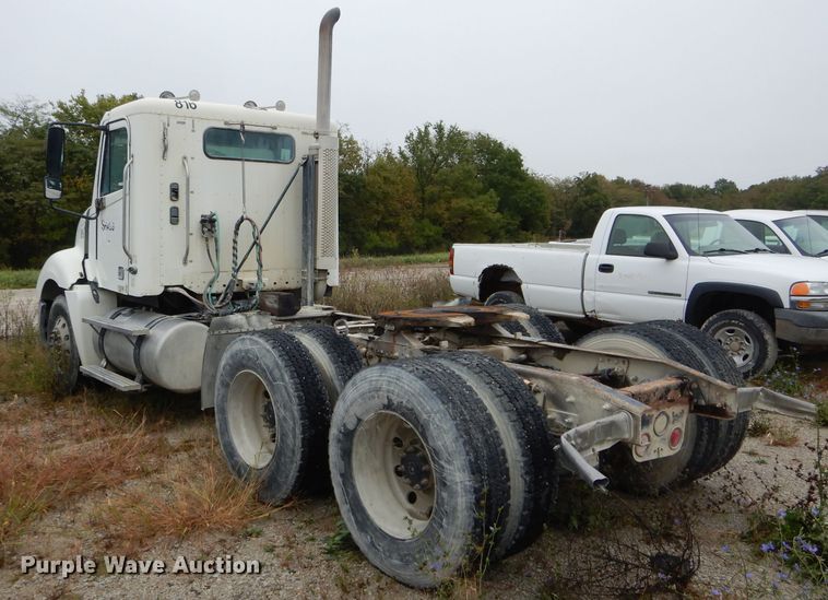 image for item FI9681 2003 Freightliner Columbia semi truck