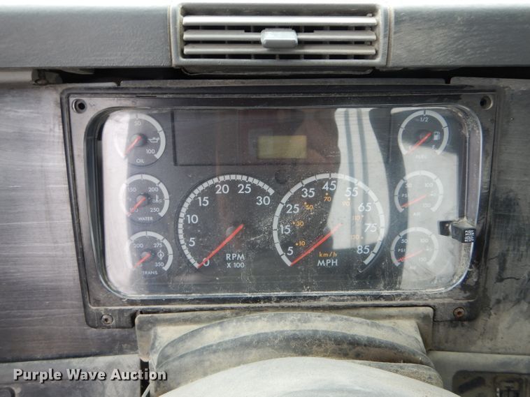 image for item FI9681 2003 Freightliner Columbia semi truck