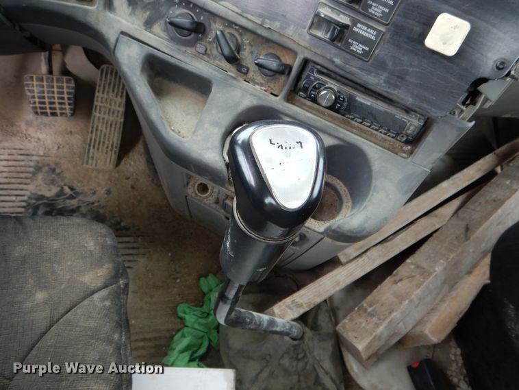 image for item FI9681 2003 Freightliner Columbia semi truck