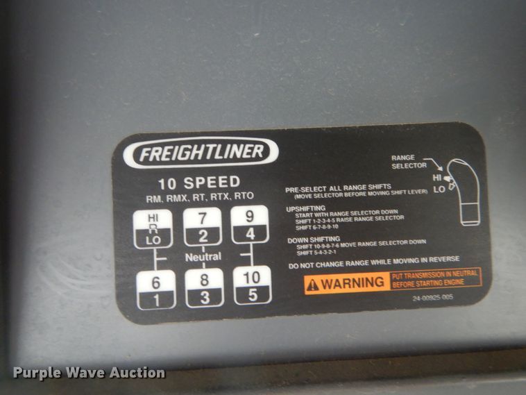 image for item FI9681 2003 Freightliner Columbia semi truck