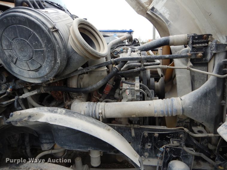 image for item FI9681 2003 Freightliner Columbia semi truck