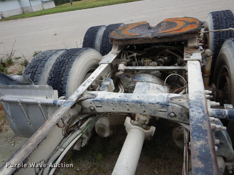 image for item FI9681 2003 Freightliner Columbia semi truck