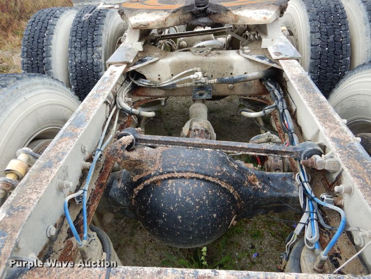 image for item FI9681 2003 Freightliner Columbia semi truck