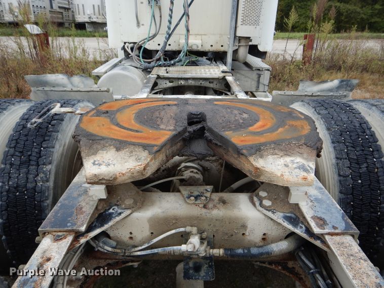 image for item FI9681 2003 Freightliner Columbia semi truck