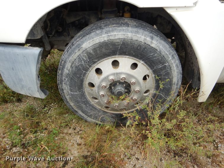 image for item FI9681 2003 Freightliner Columbia semi truck