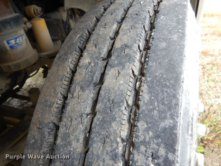 image for item FI9681 2003 Freightliner Columbia semi truck