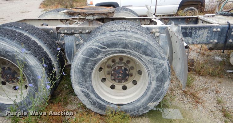 image for item FI9681 2003 Freightliner Columbia semi truck