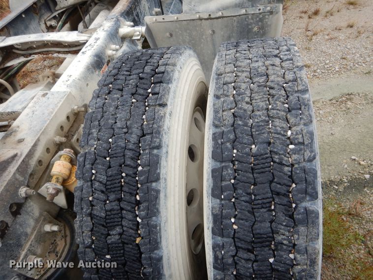 image for item FI9681 2003 Freightliner Columbia semi truck