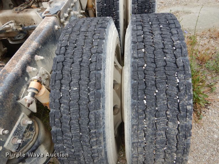 image for item FI9681 2003 Freightliner Columbia semi truck